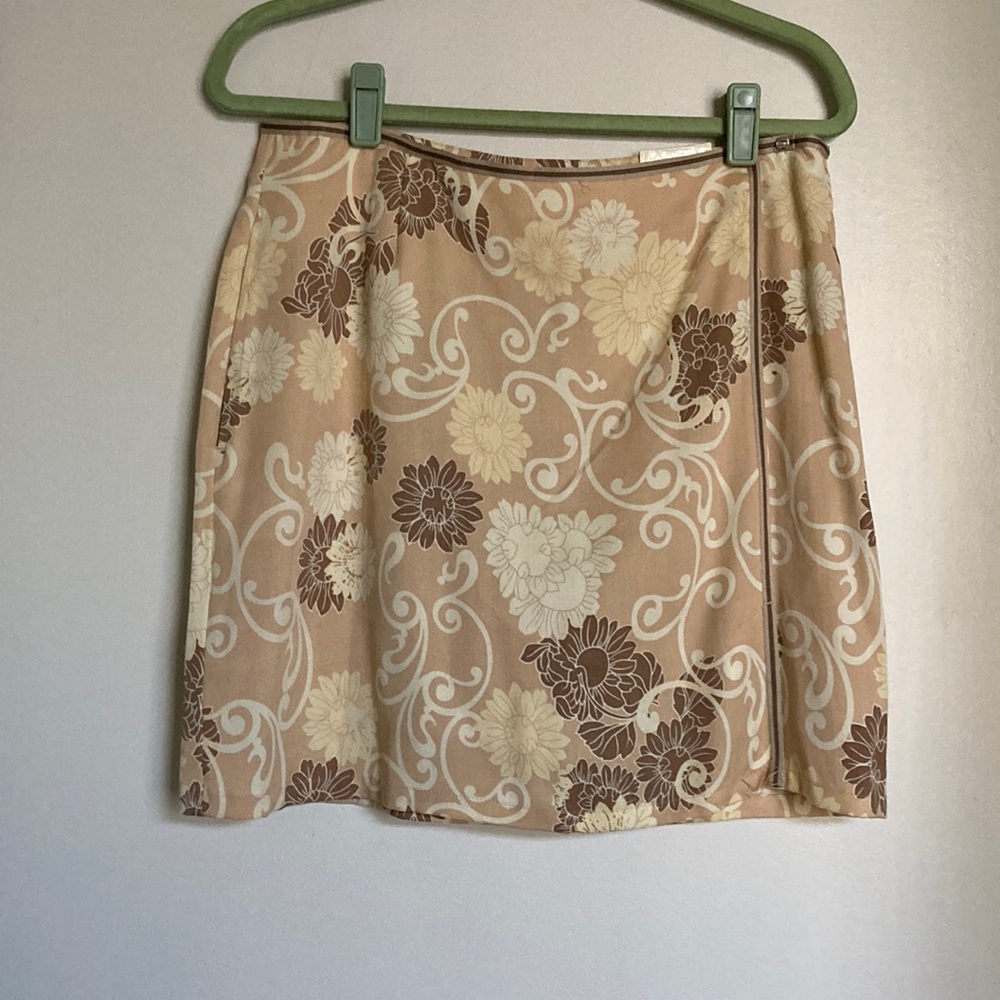 IZOD Golf Skirt with tags, never worn. Size 6. 18” in length.
